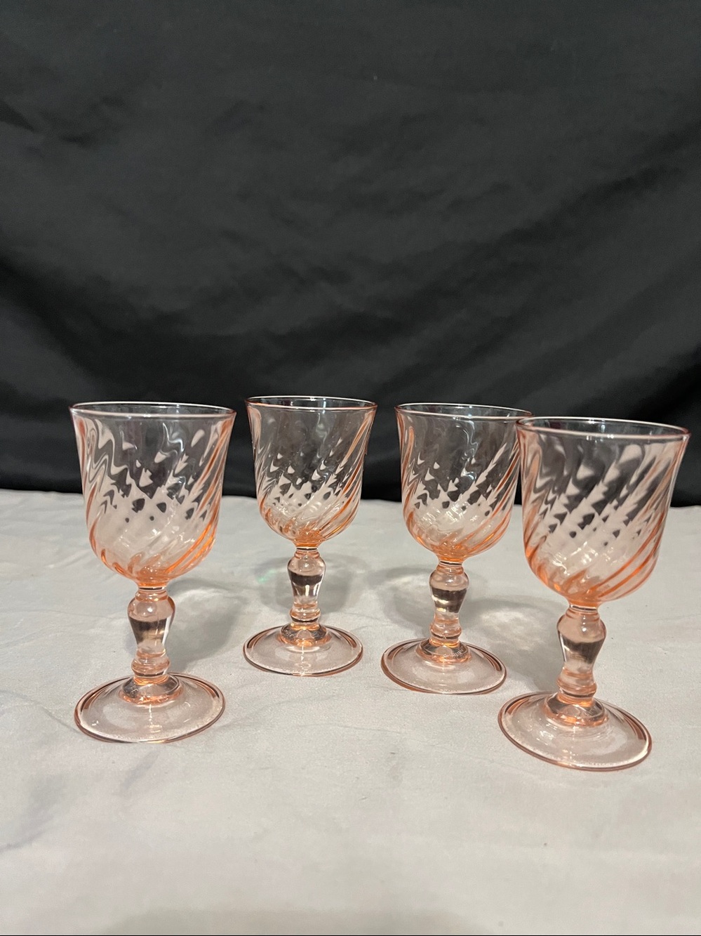 Vintage French Arcoroc "Rosaline" pink swirl cordial glasses. Set of 4